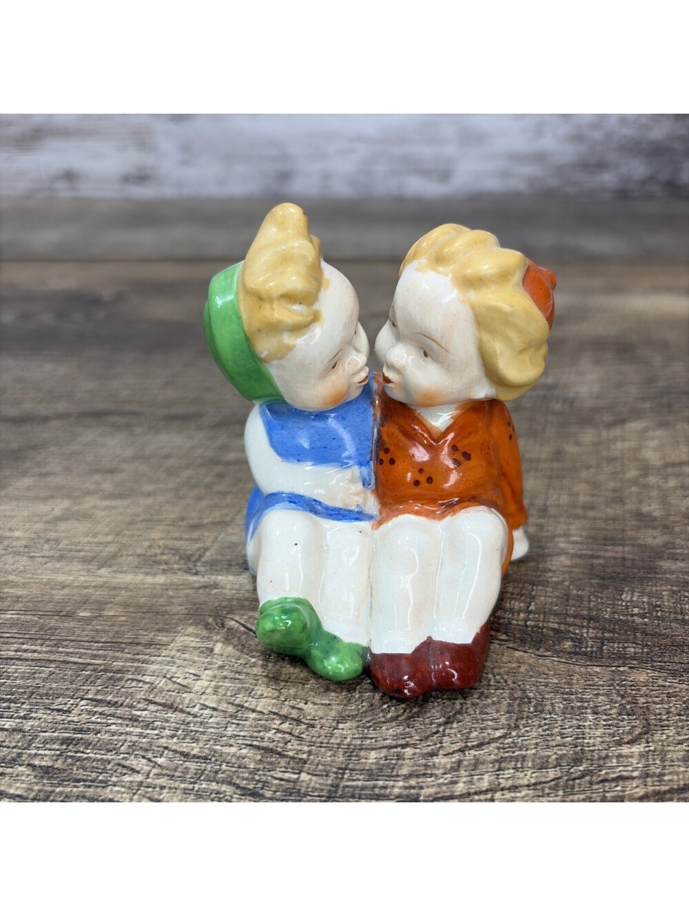 Vintage Japan One Unit Salt And Pepper Shaker Couple Kissing